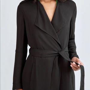 Aritzia Babaton Flowy Trench Coat